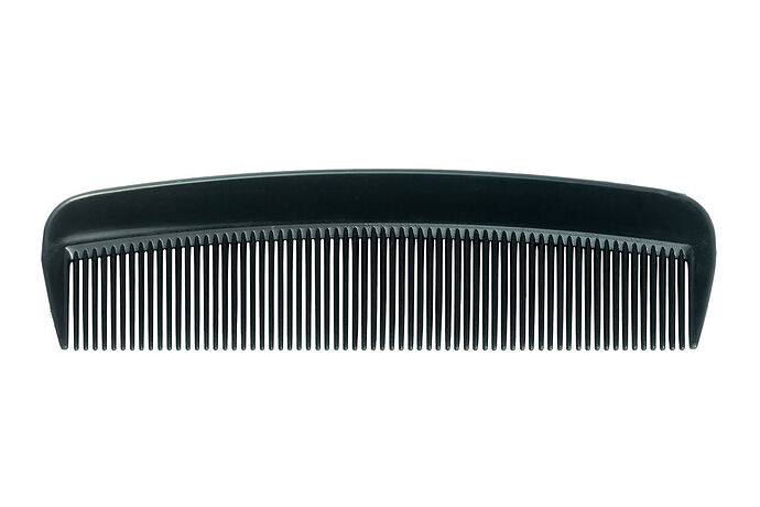 1280px-Plastic_comb,_2015-06-07
